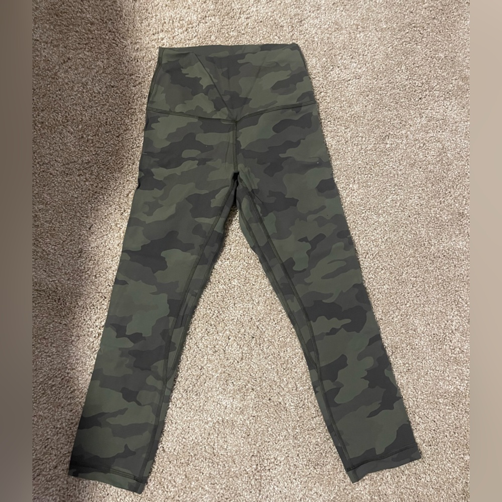 Lululemon Cropped Wunder Under Leggings